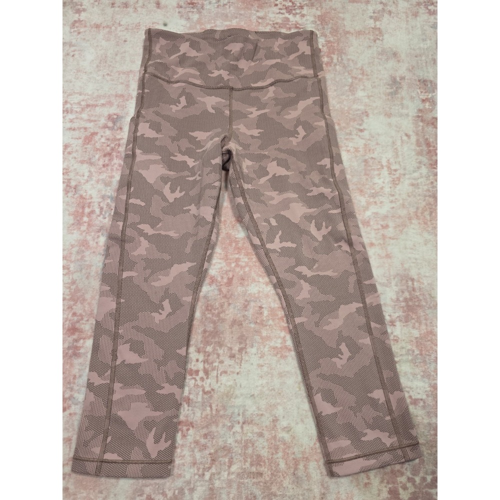 Athleta Ultimate Stash Pocket Textured Camo Capri Leggings Pink High Rise Size M